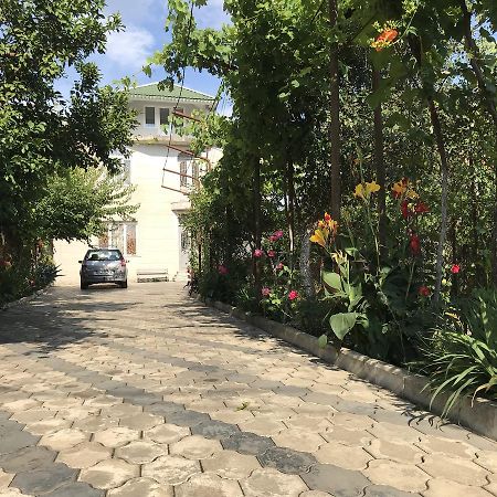 Bajo Guest House Kutaissi Exterior foto
